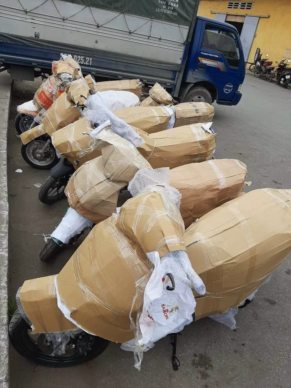 Gửi xe máy Hà Nội Sài Gòn 2023 | Bảng giá & địa điểm nhận xe